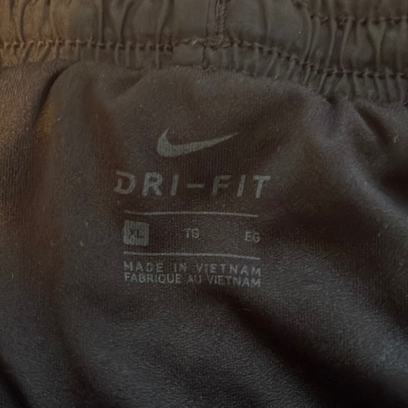 Nike Dri-FIT Tempo Girls Youth XL (Fits Adult Small) Black with White Accents - Picture 3 of 3